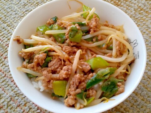 もやしと青ネギとひき肉の甘味噌炒め